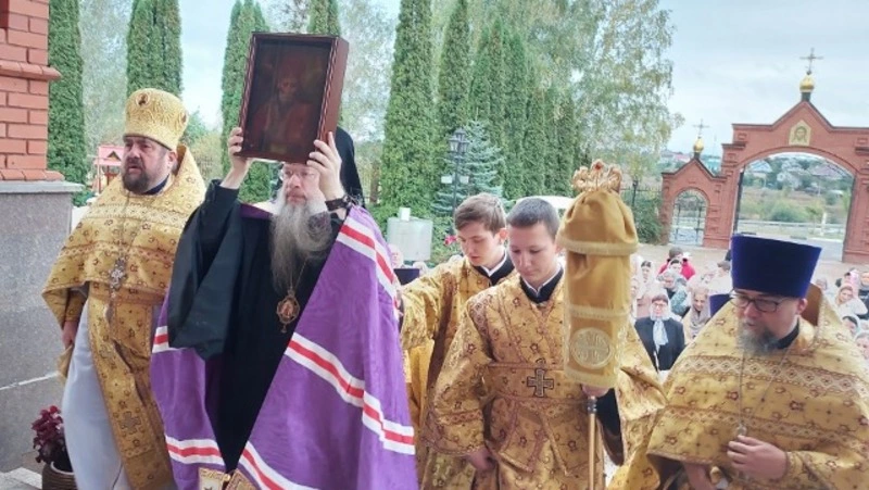 Великая святыня – икона Николая Чудотворца «Зоино стояние» – побывала в Губкине