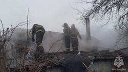 Пожарные спасли мужчину из огня в Губкине