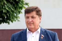 Юрий Клепикова поздравил белгородских выпускников с праздником Последнего звонка