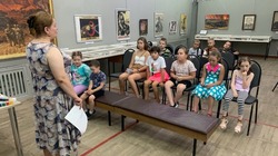 Сотрудники Губкинского краеведческого музея провели занятие «В мастерской художника»