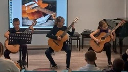 Преподаватели Детской музыкальной школы города Губкина провели тёплый праздник в клубе «ГитаристЪ»