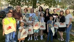 Юные губкинцы расписали холщовые сумки, создавая свои уникальные узоры, посвящённые Дню Победы