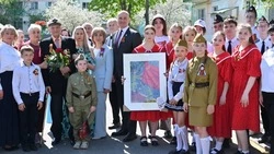 Василий Голиков и Галина Колесникова поздравили губкинских ветеранов с Днём Великой Победы