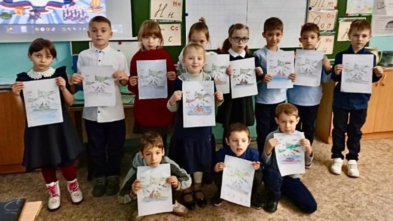 Губкинские педагоги провели мероприятия, посвящённые героизму сотрудников полиции