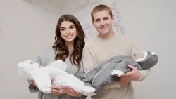 Двойняшки наполнили жизнь своих родителей глубоким смыслом, теплотой, приятными хлопотами