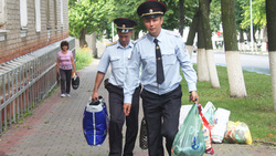 Губкинские полицейские собрали вещи для нуждающихся