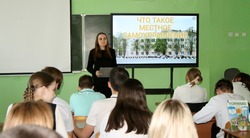 Губкинские библиотекари провели информационный час «Что такое местное самоуправление»
