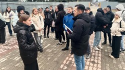 Губкинский молодёжный актив встретился с начальником управления молодёжной политики