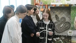 Губкинские библиотекари провели фотоэкспедицию по передвижной выставке «На пути к природе»