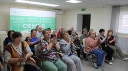 Губкинские студенты порадовали получателей услуг своими яркими выступлениями в преддверии 8 Марта
