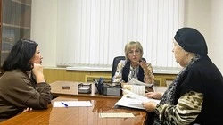 Председатель Совета депутатов Галина Колесникова провела личный приём губкинцев