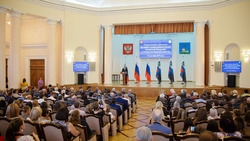 Евгений Савченко вручил государственные награды лебединцам