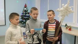 Губкинские библиотекари провели мероприятие «Свет волшебный за окном – Рождество приходит в дом»