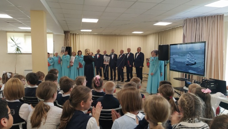 Хор ветеранов «Живая память» встретился с учащимися старооскольской Православной гимназии