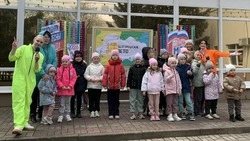 Губкинские культработники провели праздничную программу «Звени, играй, весёлый Первомай!»