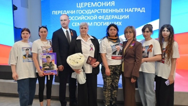 Герои в нашей памяти живут: передача государственных наград РФ семьям погибших прошла в Губкине
