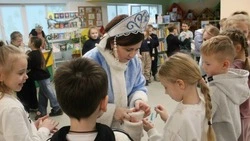 Юные губкинцы посетили литературную гостиную «В гостях у зимней сказки»