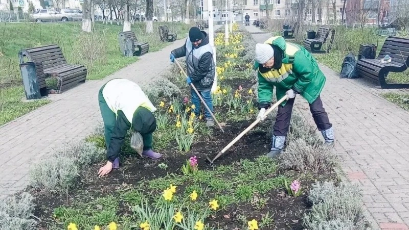 Работы по благоустройству и уборке территорий идут полным ходом в Губкинском городском округе