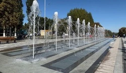 Губкинцы и гости города прекрасно проводят время в обновлённом сквере на улице Лазарева