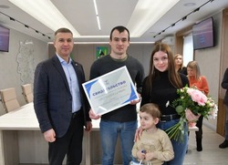 Семь губкинских семей получили сертификаты по программе «Молодая семья»