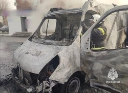 В Губкине на улице Новая полностью сгорел микроавтобус «Рено»