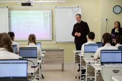 Вячеслав Гладков проверил ход реализации проекта по непрерывному IT-образованию 