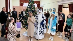 Губкинские депутаты подарили особенным деткам веру в добро и новогоднее волшебство