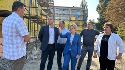 Министр строительства Оксана Козлитина посетила Губкинский округ