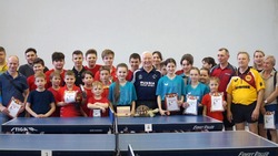 Губкинские теннисисты выступили на турнире «С ракеткой дедуля и внук»