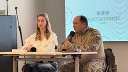 Губкинская молодёжь встретилась с участником специальной военной операции Евгением Дмитриевым