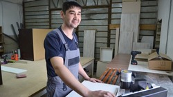 Управляющий мебельной мастерской Равшан Муминов рассказал о своём ремесле и бизнесе 