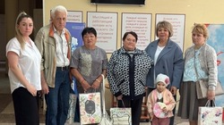 Памятные подарки вручили в управлении социальной политики Губкина