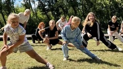 Инструктор по северной ходьбе Елена Луковкина провела «Семейную зарядку»