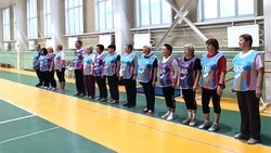 Занятия с участниками спортивного клуба «Ветеран» прошли в спортивном зале Дворца спорта «Кристалл»