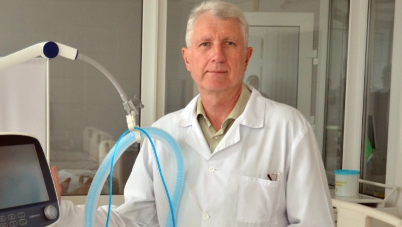 Заведующий отделением анестезиологии-реанимации  Александр Суворов рассказал о своём пути в медицину