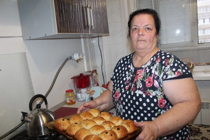 Сердце матери – на передовой: как губкинская пенсионерка печёт пирожки для солдат