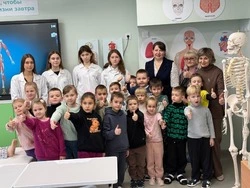 Маленькие жители Губкина посетили медицинский класс школы №17 