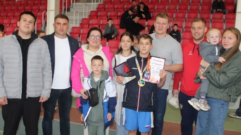 Олимпийский чемпион по боксу – в гостях у губкинцев
