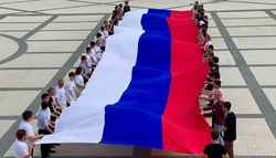 Флешмоб «Моя Россия» объединил активную молодёжь Губкина в преддверии Дня России