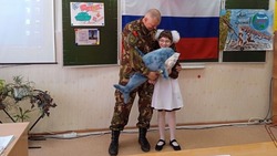 Бойцы Росгвардии поздравили юных белгородцев с Международным днём защиты детей прямо с передовой