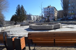 Второй этап реконструкции сквера на улице Лазарева продолжается в Губкине