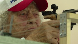 98-летний ветеран успешно выступила на соревнованиях по пулевой стрельбе в Белгороде