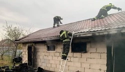 Губкинские спасатели ликвидировали пожар в гараже