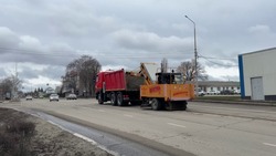 Сотрудники «Губкин-Зеленстрой» приступили к масштабной уборке песка с улиц города