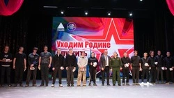 «Уходим Родине служить»: торжественные проводы на службу в ряды Вооружённых Сил прошли в Губкине