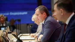 Вячеслав Гладков поручил организовать кадровый профицит врачей и среднего медперсонала