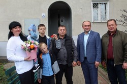 Губкинская многодетная семья Яковлевых стала счастливыми новосёлами