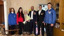 Губкинские активисты поздравили ветерана Великой Отечественной войны с Днём Победы