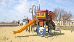 Новая детская площадка появилась в старом парке Губкина