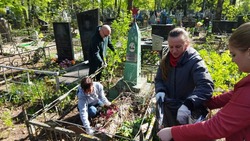 Сотрудники Росреестра организовали мероприятие по уборке заброшенных захоронений ветеранов 
